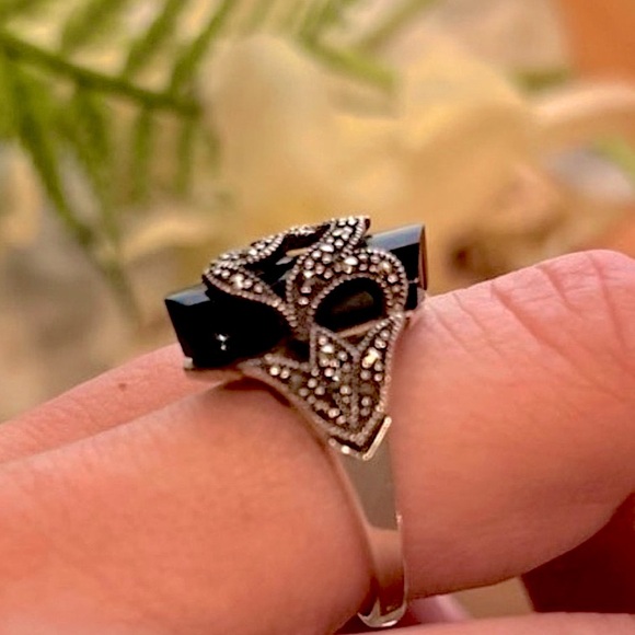 Vintage Black Onyx Filigree Swirl Setting. Caged stone Ring with Marcasite 925 - Picture 10 of 16